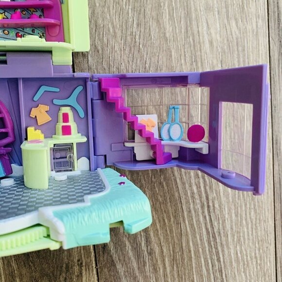 Vintage Polly Pocket Magic Movin' Sports Shop Playset (Origin, Mattel, 2000) - Picture 6 of 11